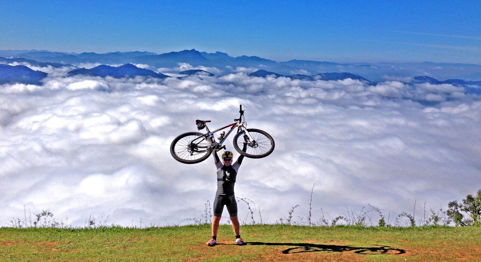 iPhone 4S back camera 4.28mm f/2.4 sample photo. Mountain bike, bike, wheel photography
