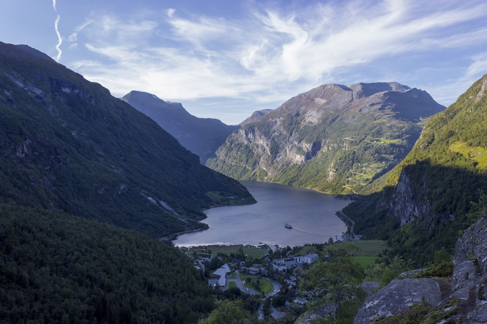 Canon EOS 600D (Rebel EOS T3i / EOS Kiss X5) sample photo. Fjord, lake, nature photography