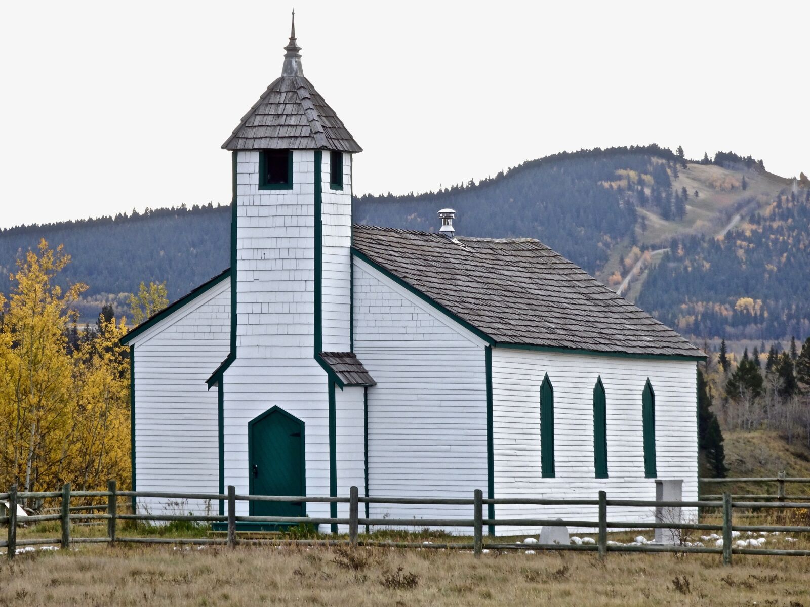 Sony Cyber-shot DSC-HX90V sample photo. Church, white, wooden photography
