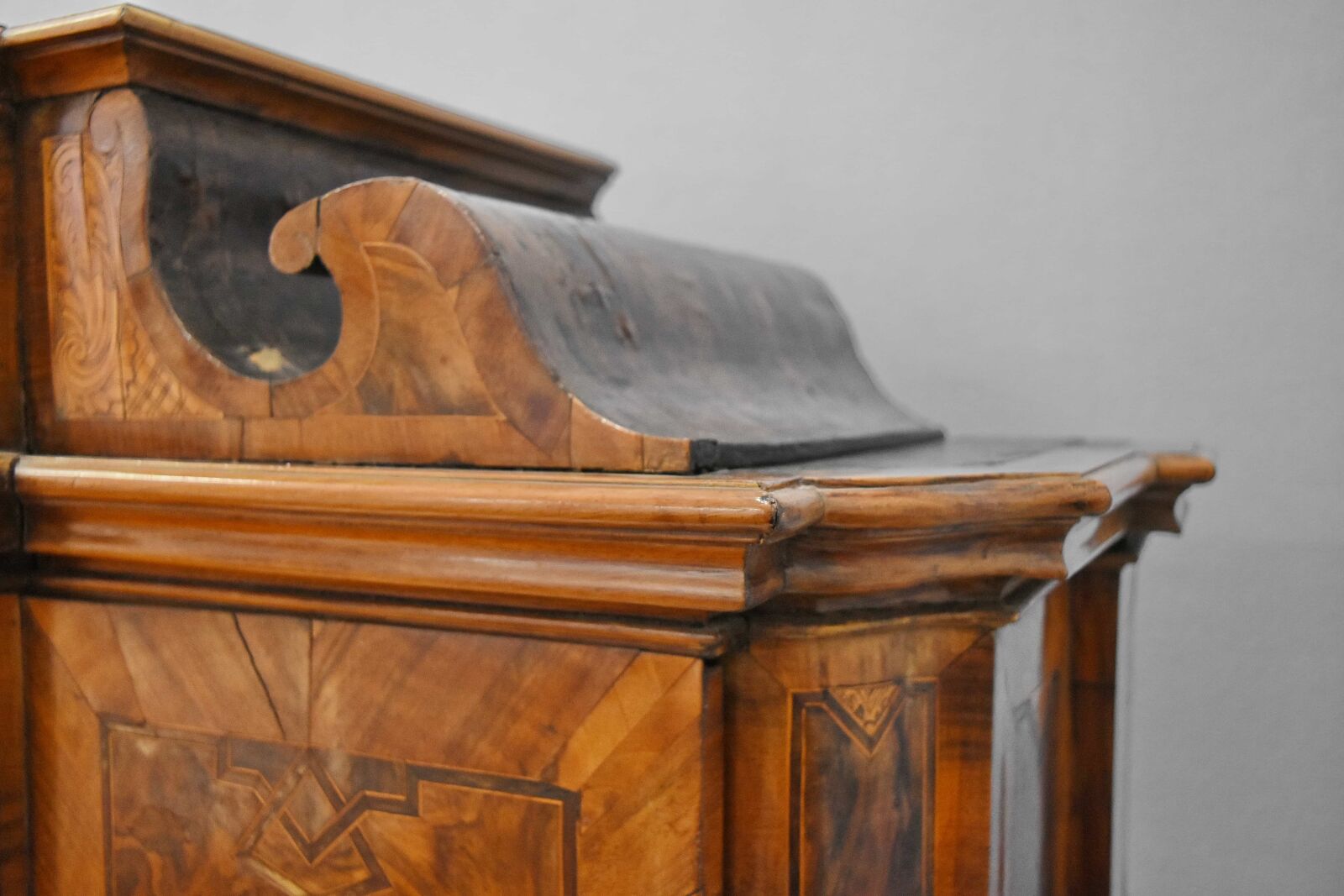 Nikon D5500 sample photo. Handmade, medieval, furniture, wood photography