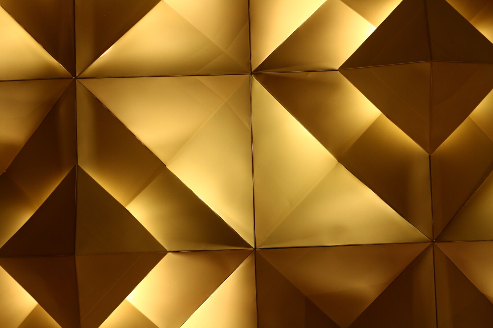 Canon EOS 70D + Canon EF 50mm F1.8 II sample photo. Brown, ceiling, ceiling, lamp photography