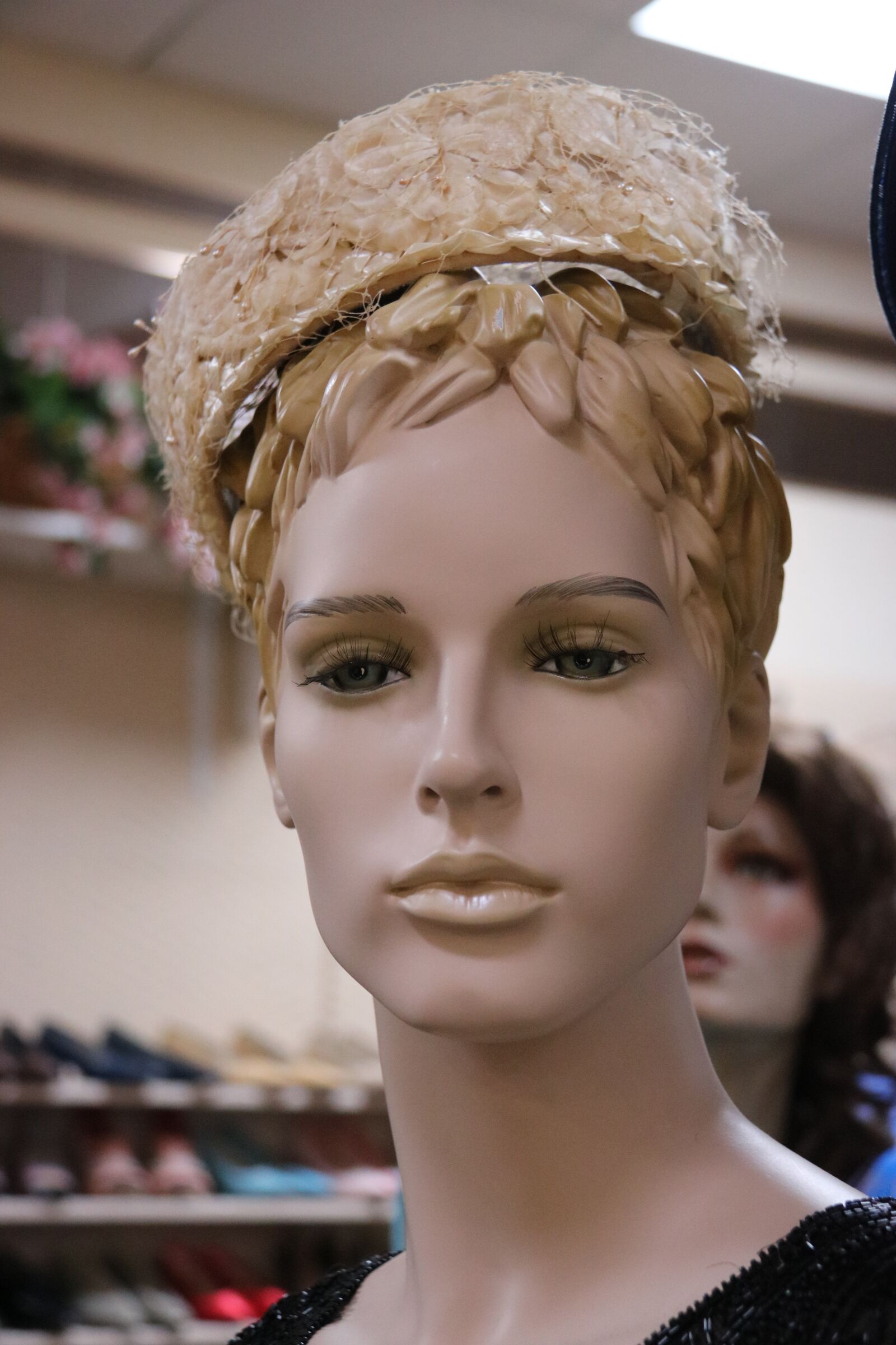 Canon EOS 750D (EOS Rebel T6i / EOS Kiss X8i) sample photo. Mannequin, female, woman photography