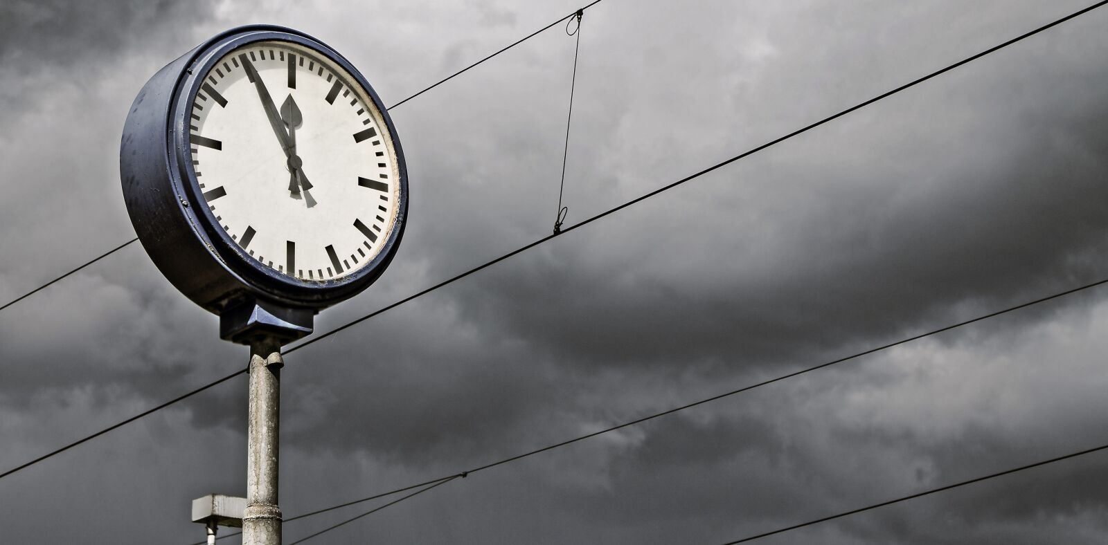Canon EOS 1100D (EOS Rebel T3 / EOS Kiss X50) sample photo. Clock, nature, forward photography