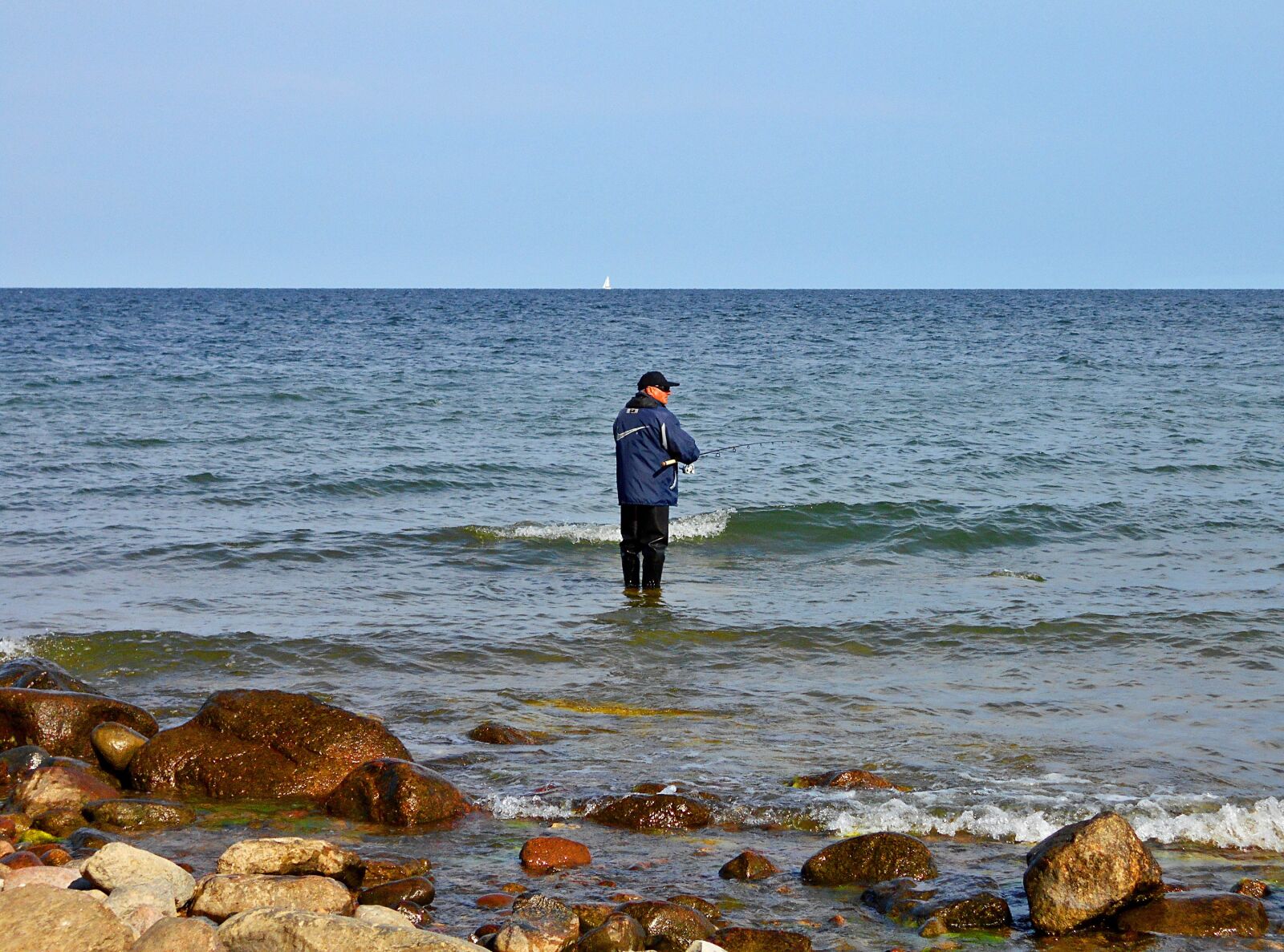 Nikon Coolpix S2900 sample photo. Angler, sea, fishing photography