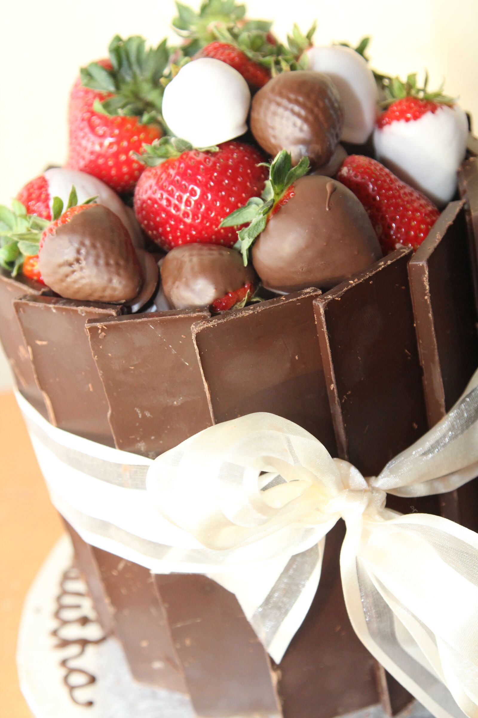 Canon EOS 60D + Canon EF 24-105mm F4L IS USM sample photo. Cake, chocolate, sweet photography