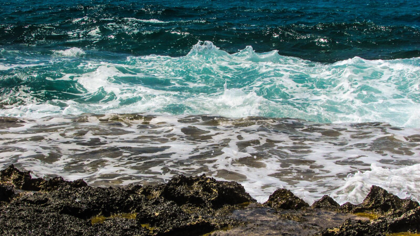 Canon PowerShot SX400 IS sample photo. Wave, smashing, sea photography