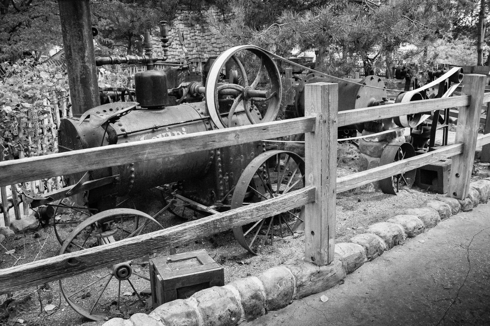 Nikon D3100 sample photo. Black white, old, machine photography