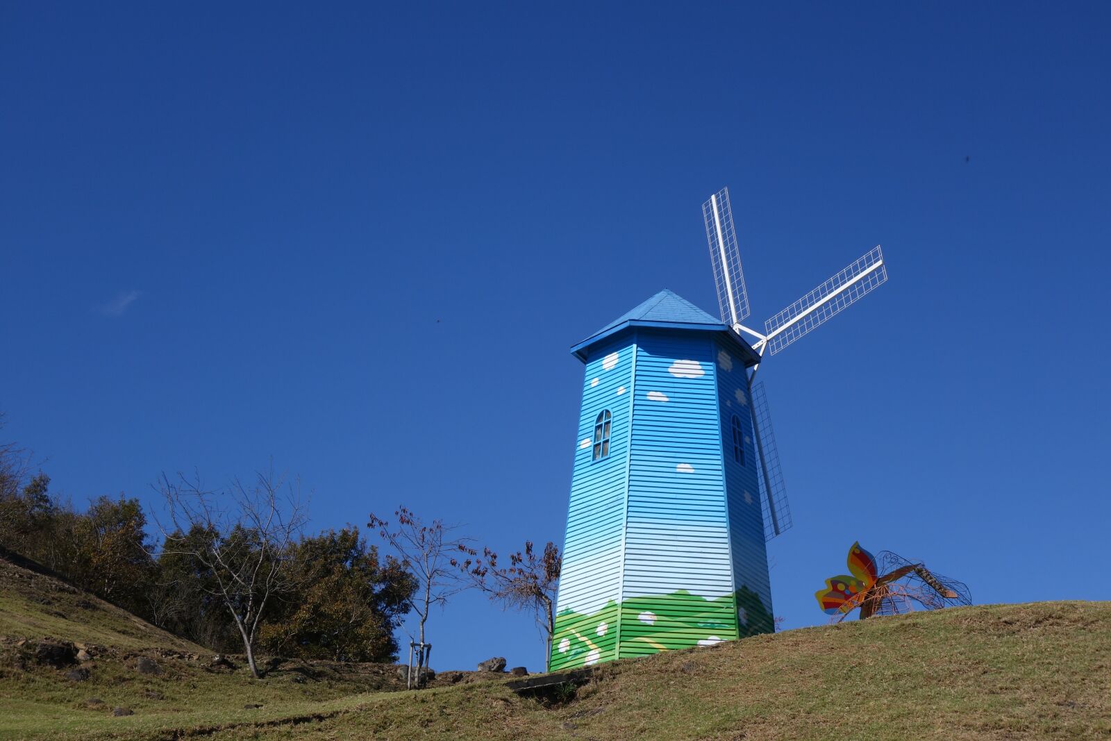 Sony Cyber-shot DSC-RX100 II sample photo. Windmill, farm, blue sky photography