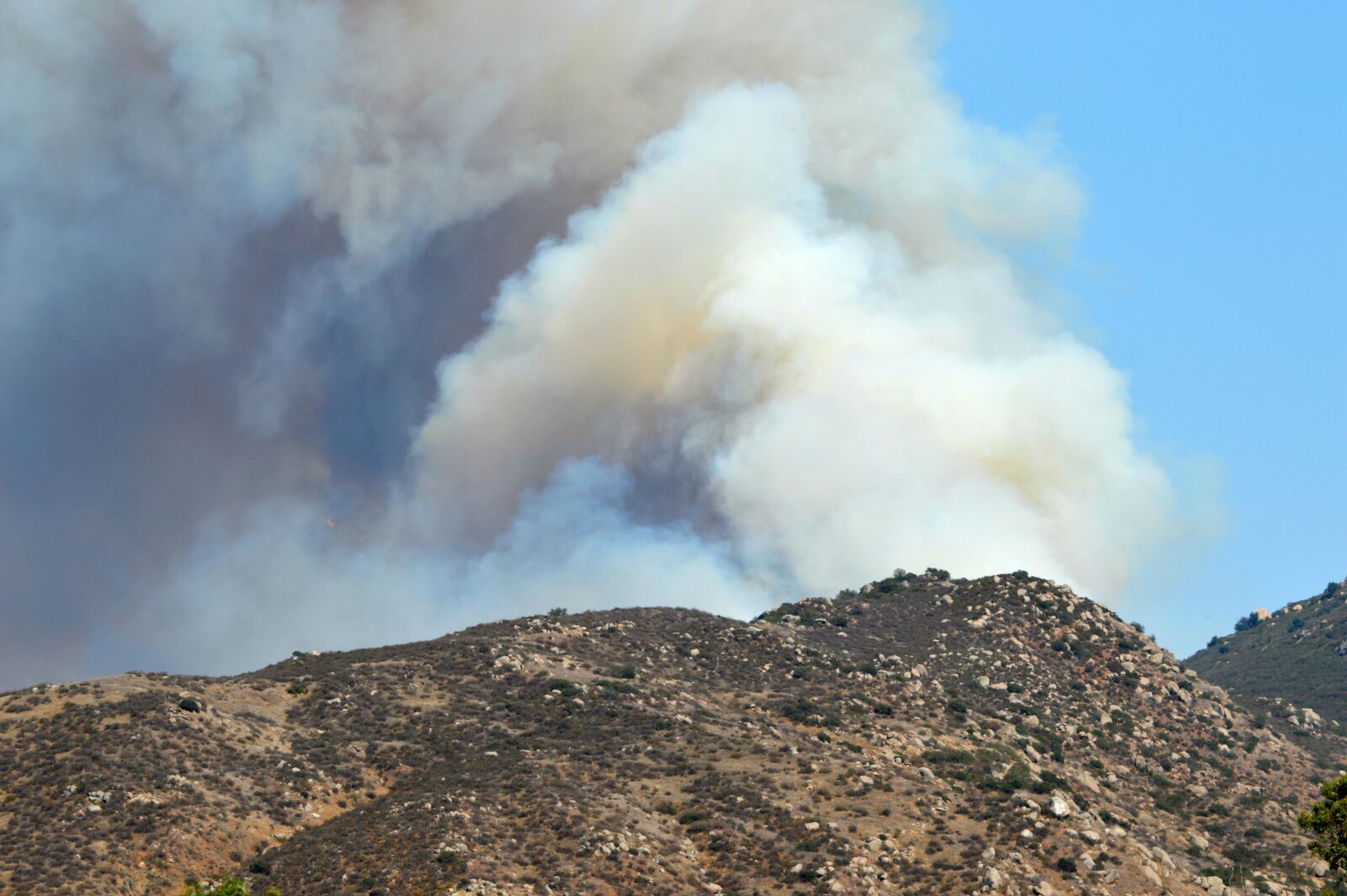 Nikon D3200 sample photo. Wildfire, smoke, heat photography