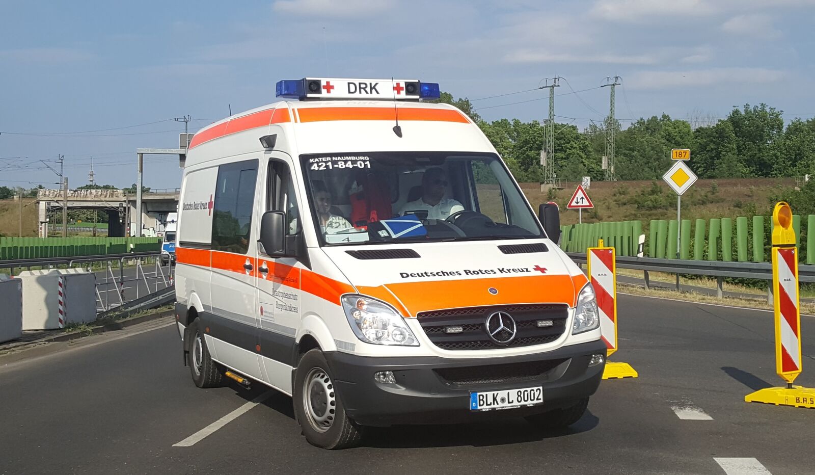 Samsung Galaxy S6 sample photo. Ambulance, vehicle, auto photography