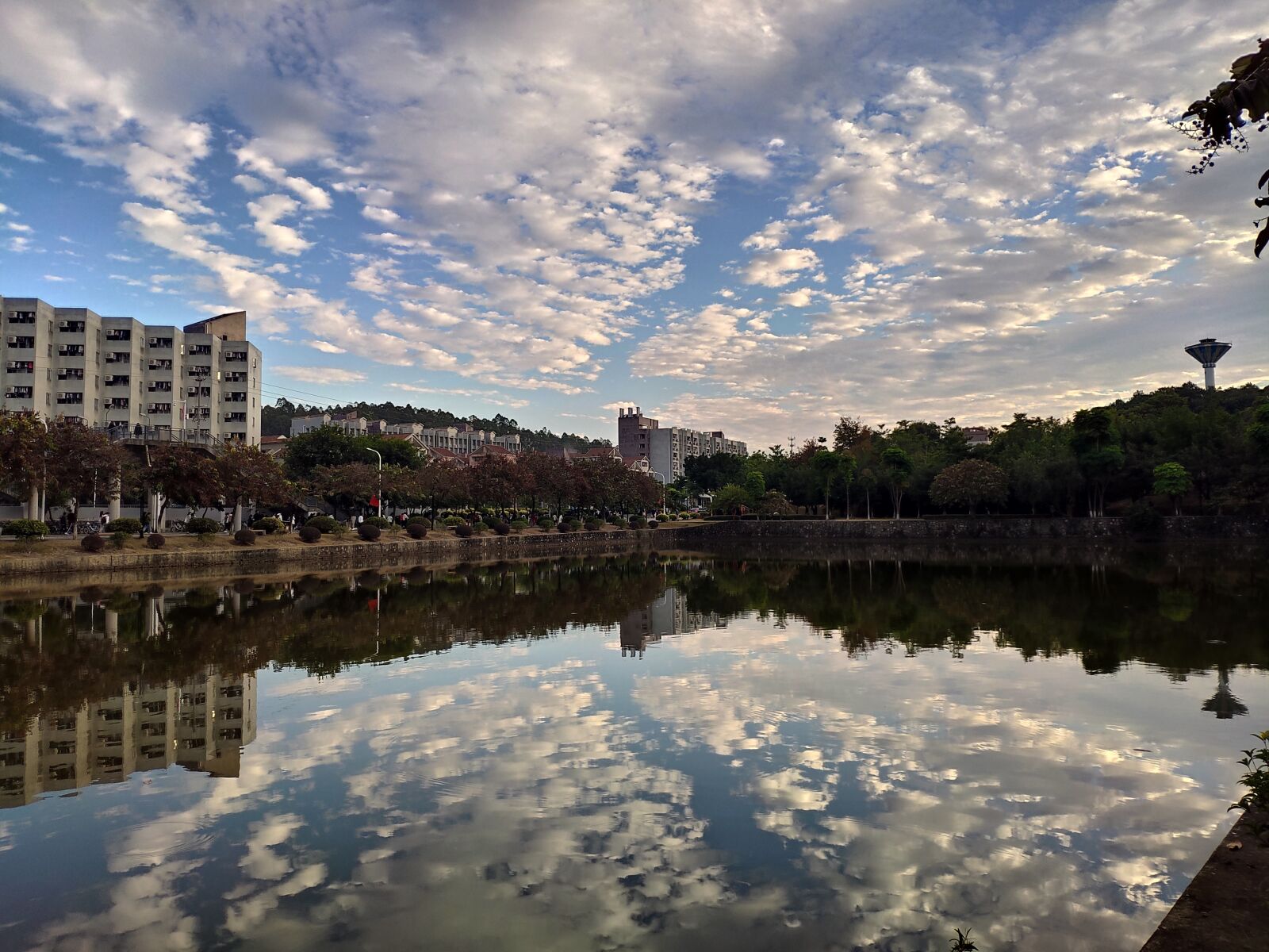 Xiaomi MI 8 sample photo. Cloud, mirror, lake photography