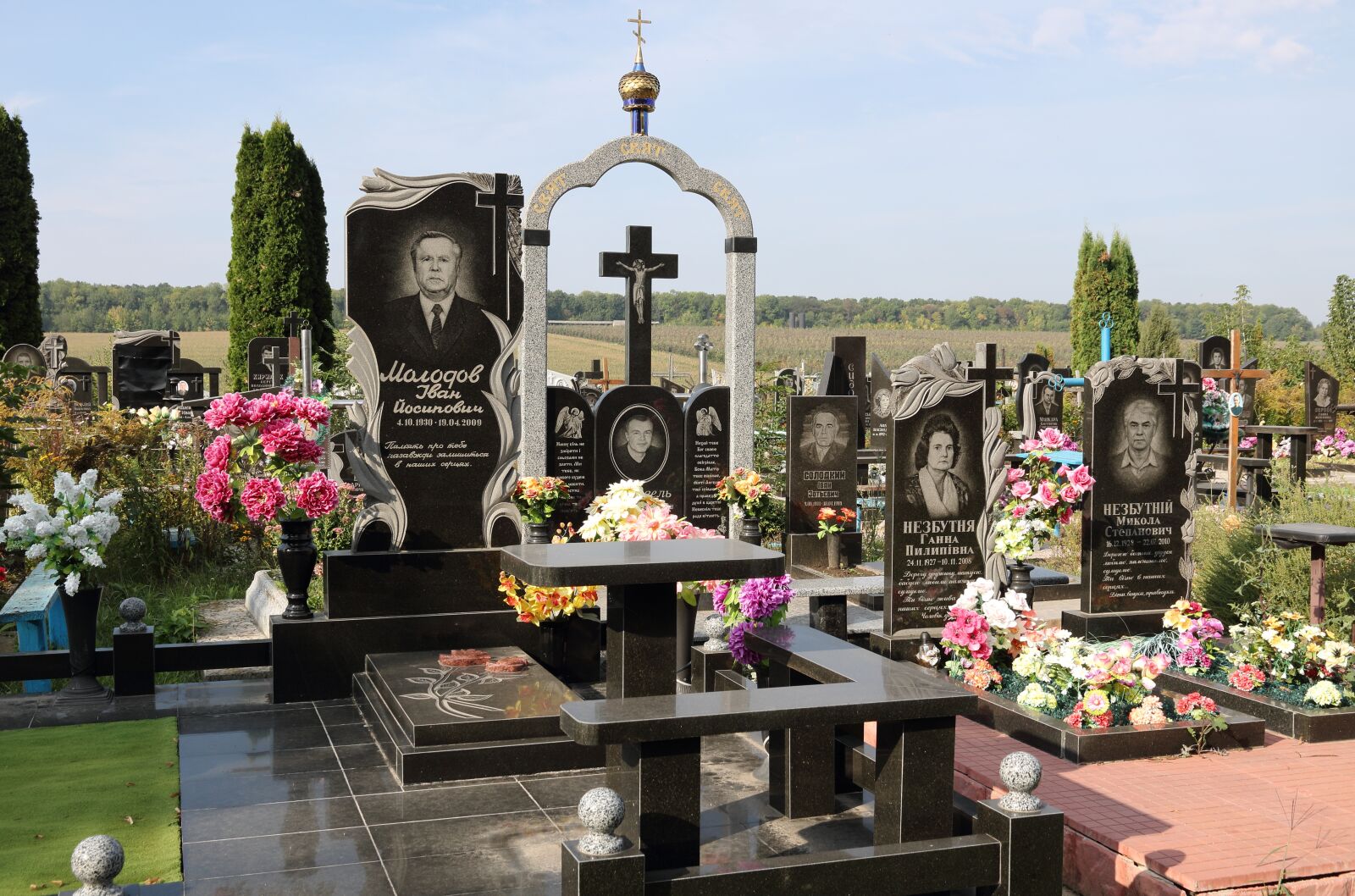 Canon EOS 750D (EOS Rebel T6i / EOS Kiss X8i) sample photo. Ucraine, cemetery, graveyard photography