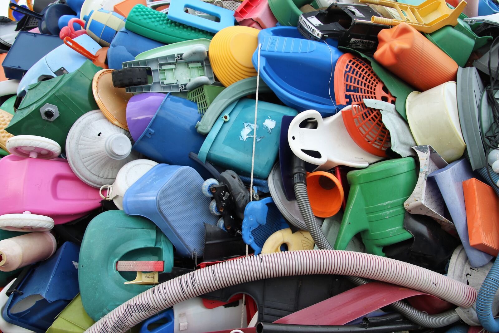 Canon EOS 7D Mark II sample photo. Art, colorful, plastic, recycling photography