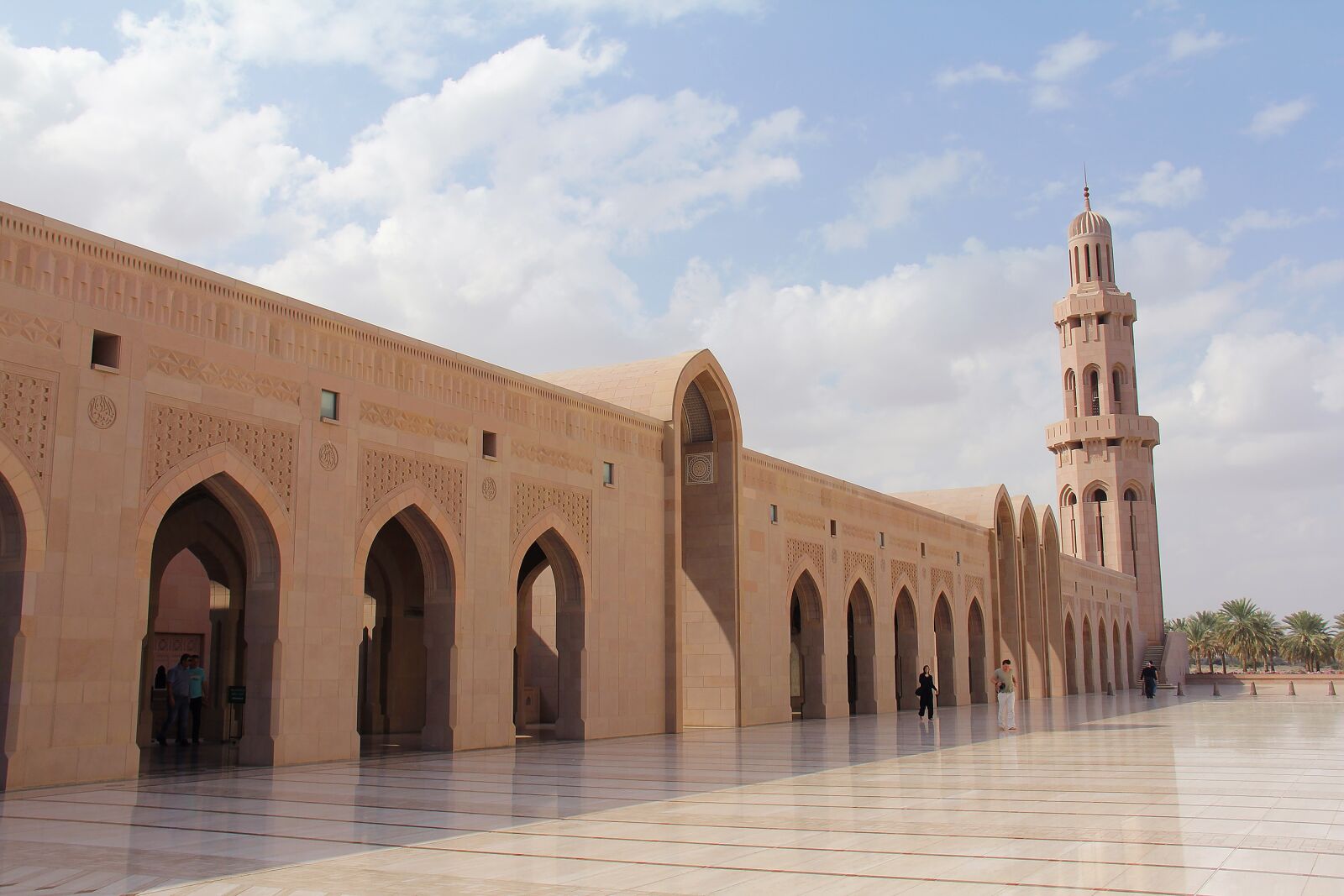Canon EF-S 18-200mm F3.5-5.6 IS sample photo. Sultan qaboos grand mosque photography