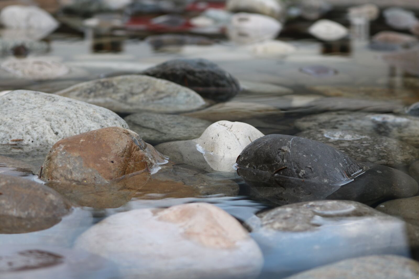 Canon EOS 750D (EOS Rebel T6i / EOS Kiss X8i) sample photo. Water, stones, fountain photography