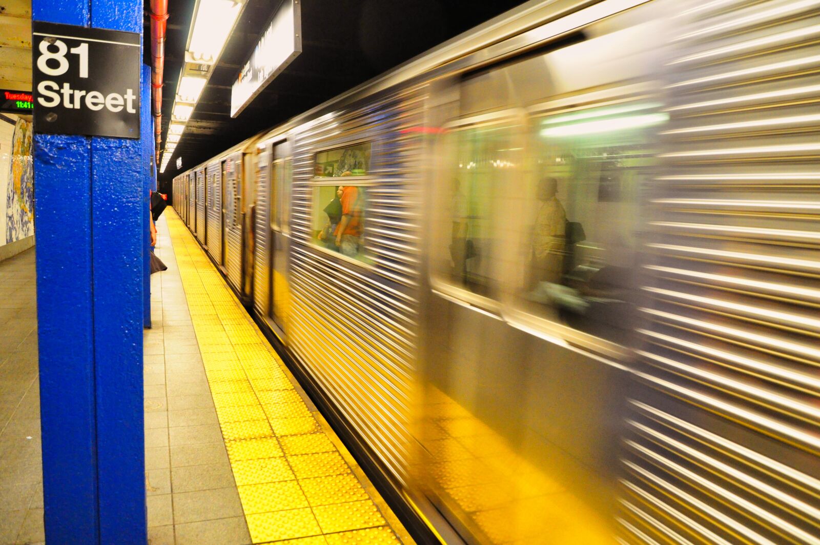 Nikon D5000 sample photo. New york, metro, train photography