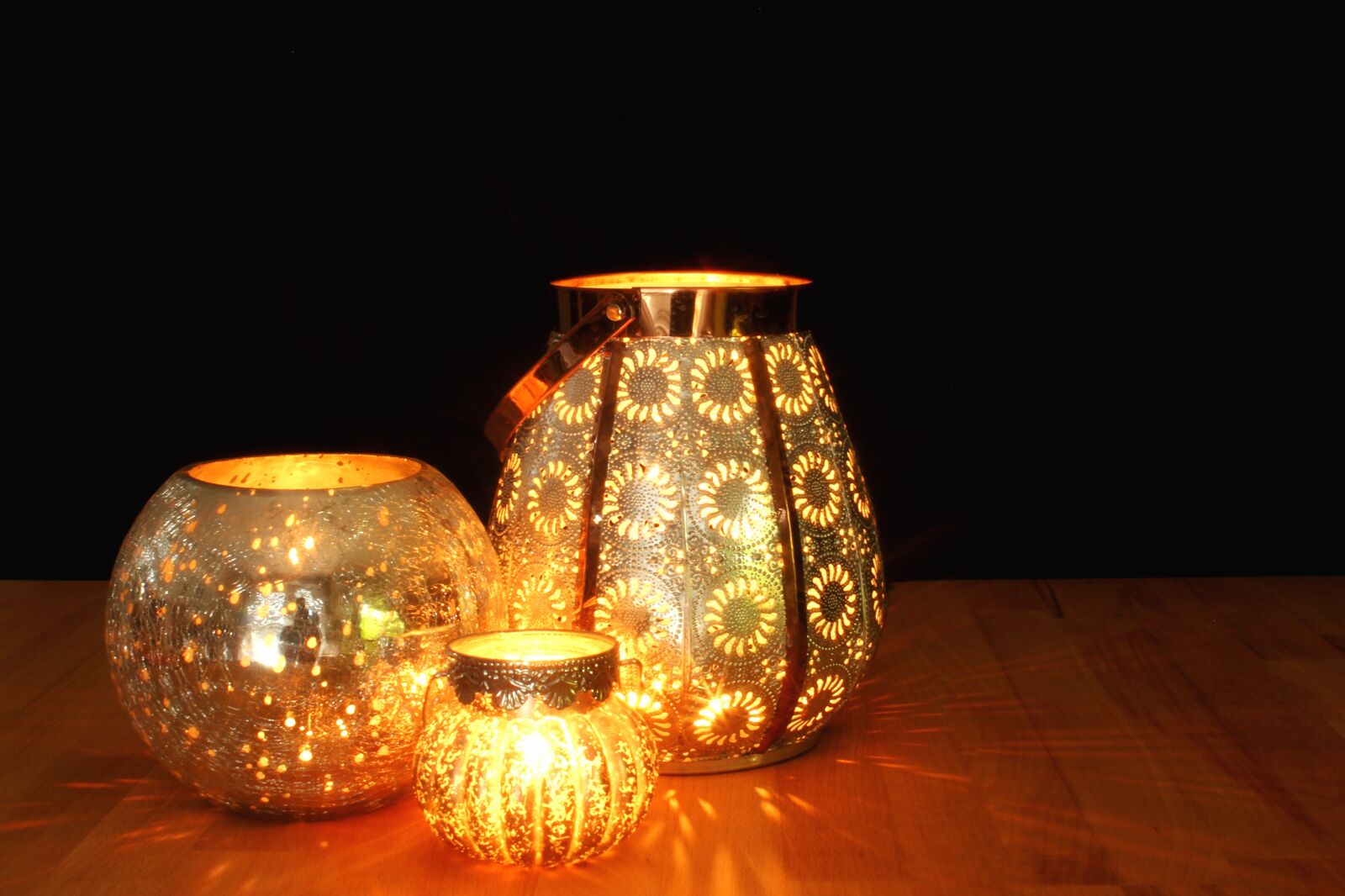 Canon EOS 1300D (EOS Rebel T6 / EOS Kiss X80) sample photo. Candle, still life, candlelight photography