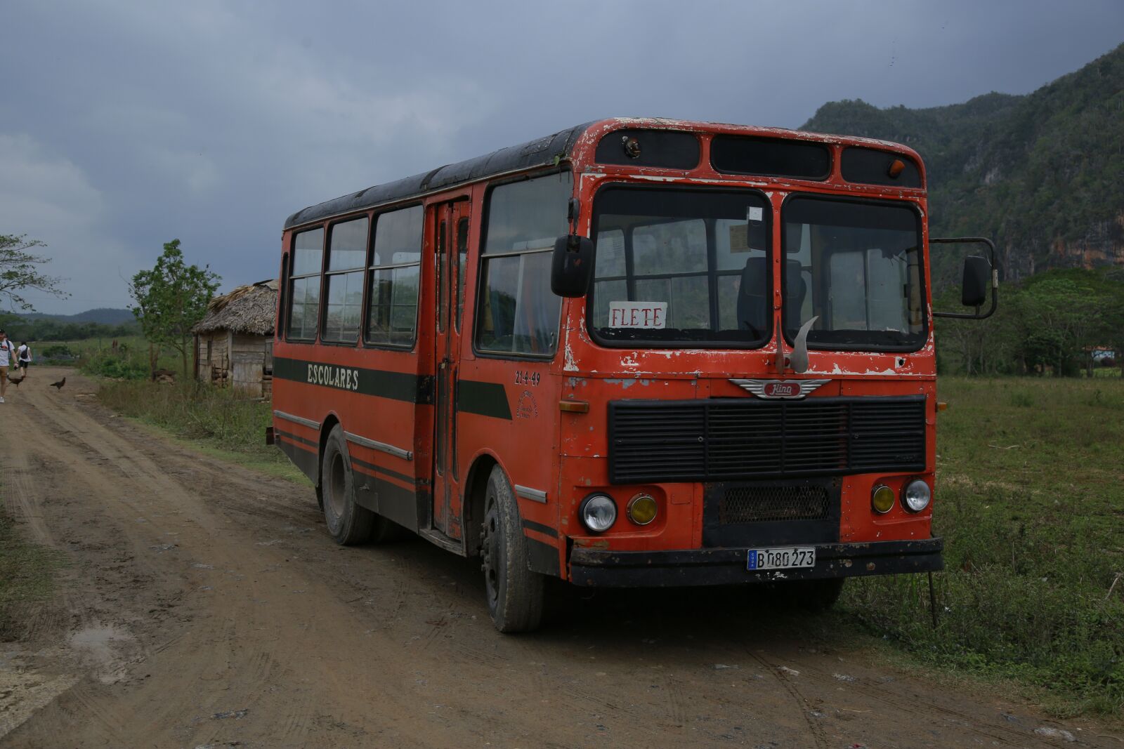 Canon EOS 6D + Canon EF 24-105mm F4L IS USM sample photo. Bus, old car, red photography