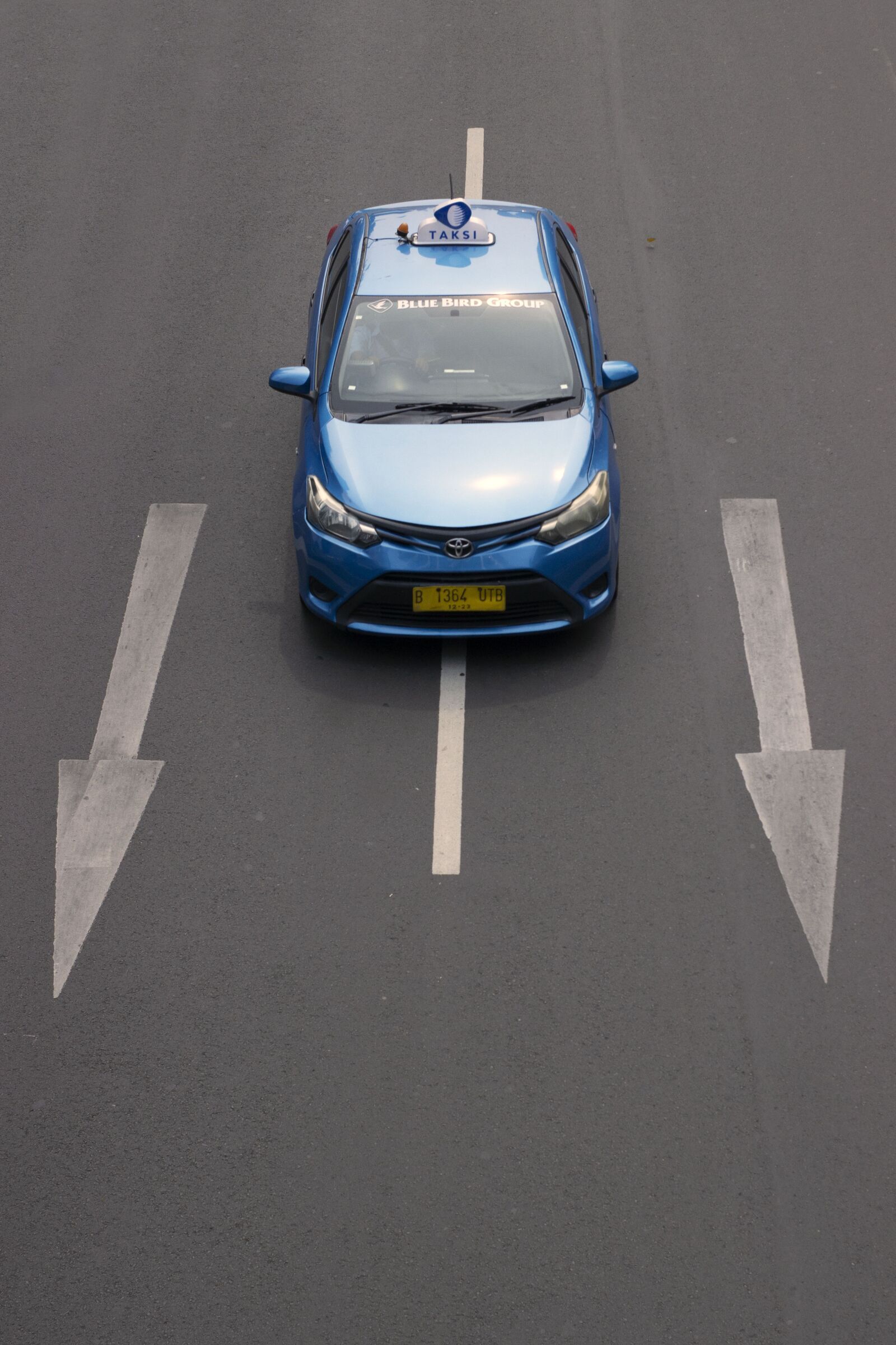 Canon EOS 600D (Rebel EOS T3i / EOS Kiss X5) sample photo. Car, taxi, editorial photography