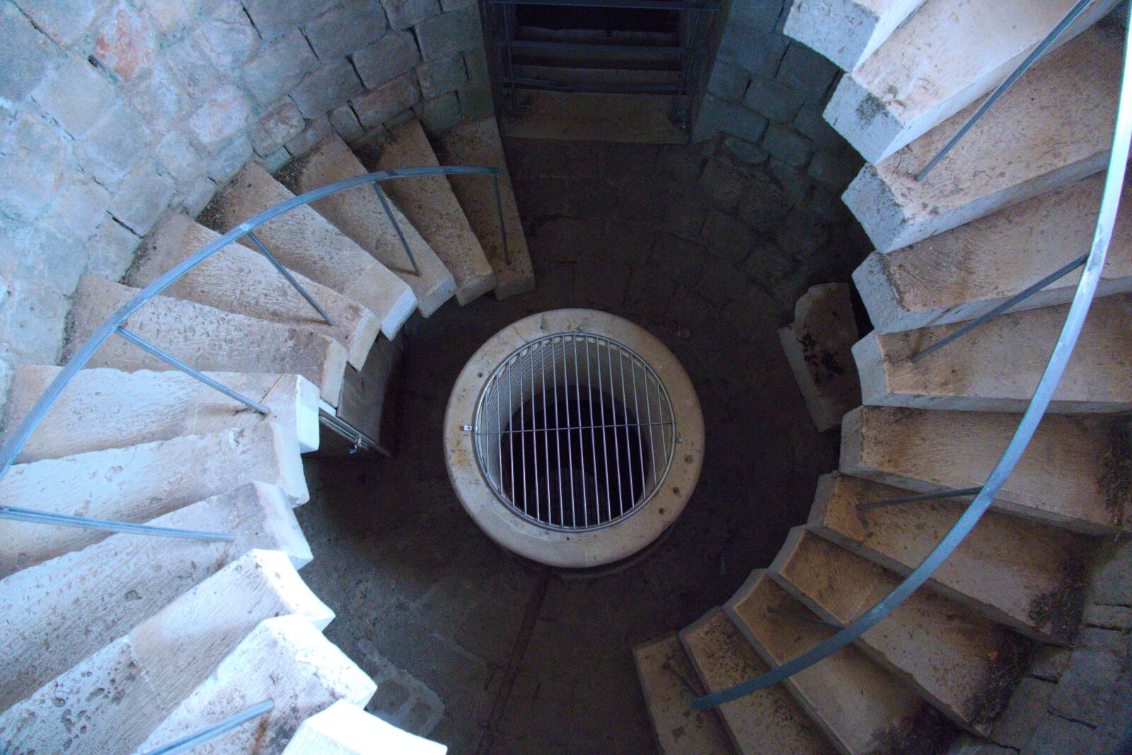 Panasonic Lumix DMC-FZ1000 sample photo. Stairs, stone, architecture photography