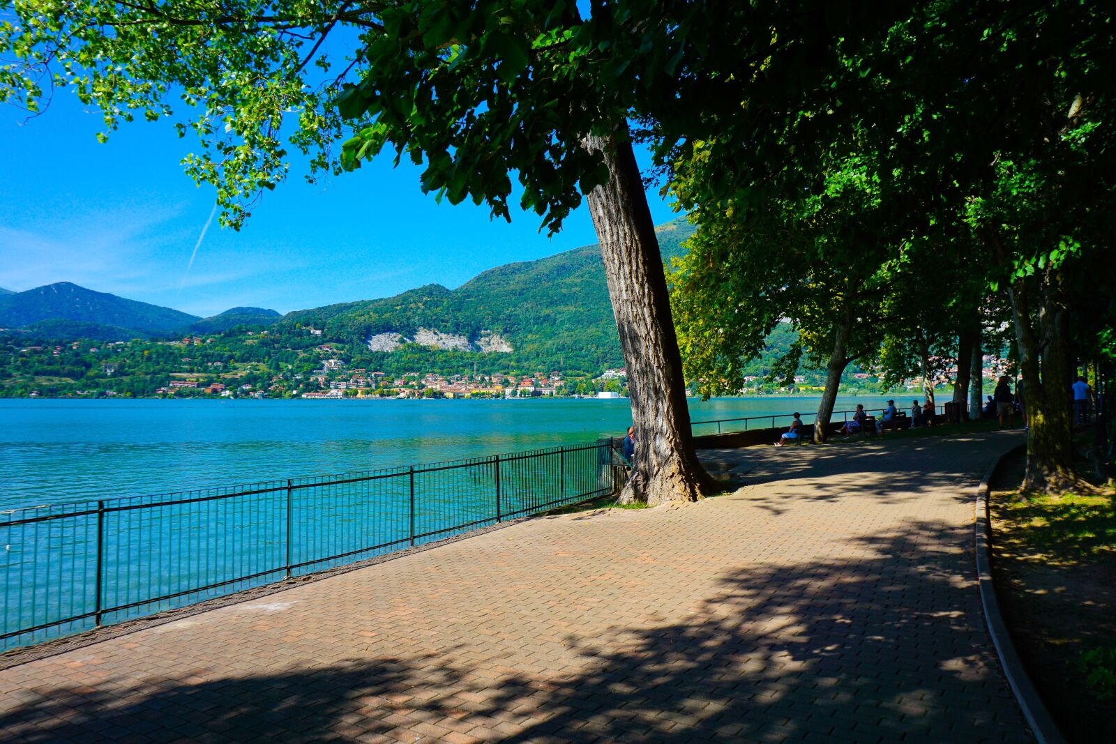 Sony a6000 sample photo. The lake of pusiano photography