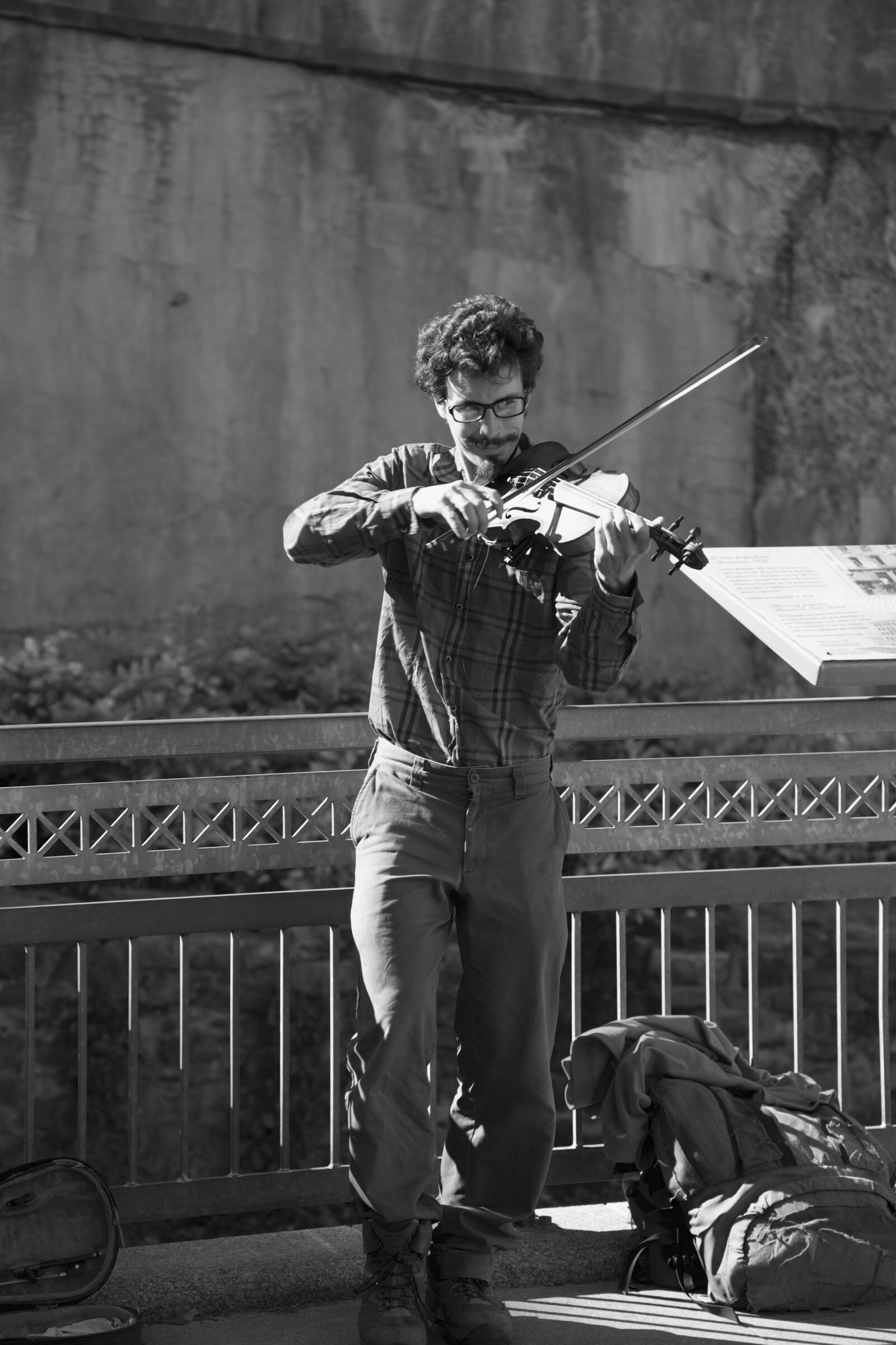 Canon EOS 6D + Canon EF 24-105mm F4L IS USM sample photo. Musician, violin, street musician photography