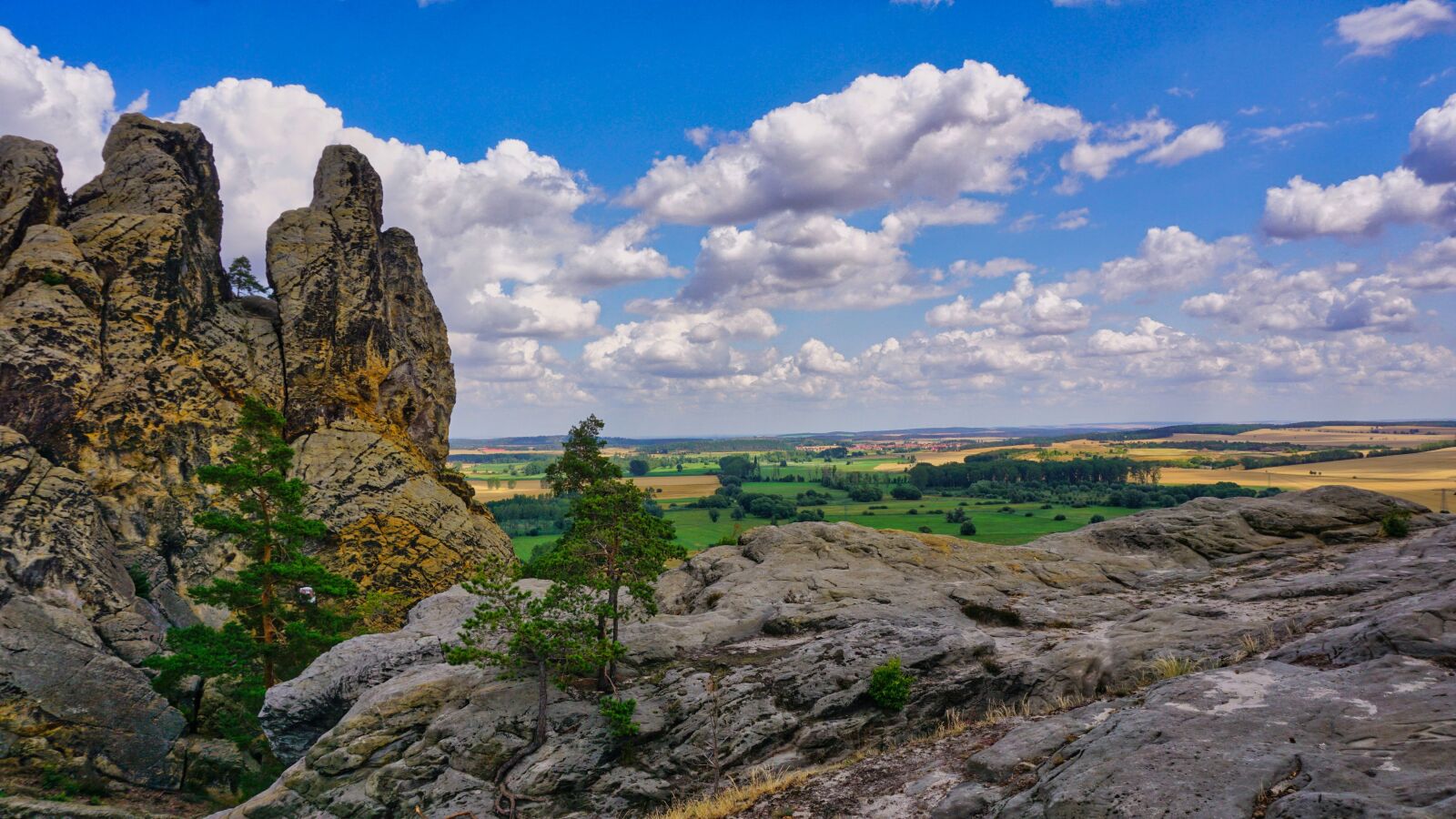 Sony a6000 sample photo. Hamburger wappen, rock, clouds photography