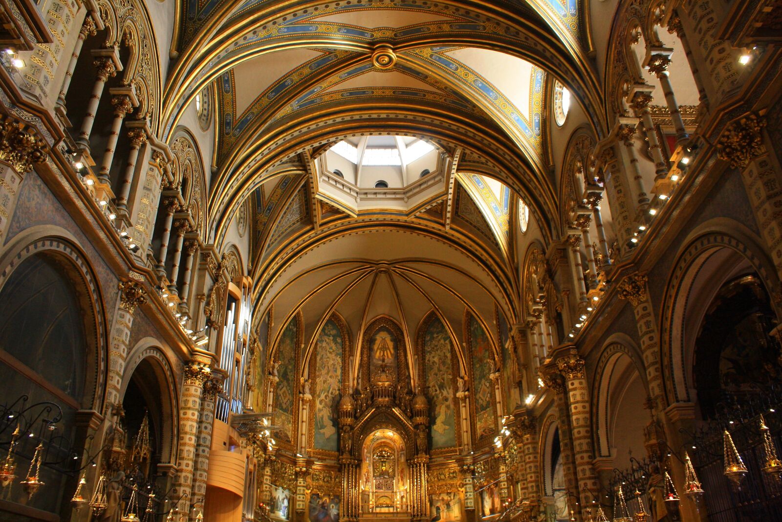 Canon EOS 1000D (EOS Digital Rebel XS / EOS Kiss F) sample photo. Church, interior, architecture photography