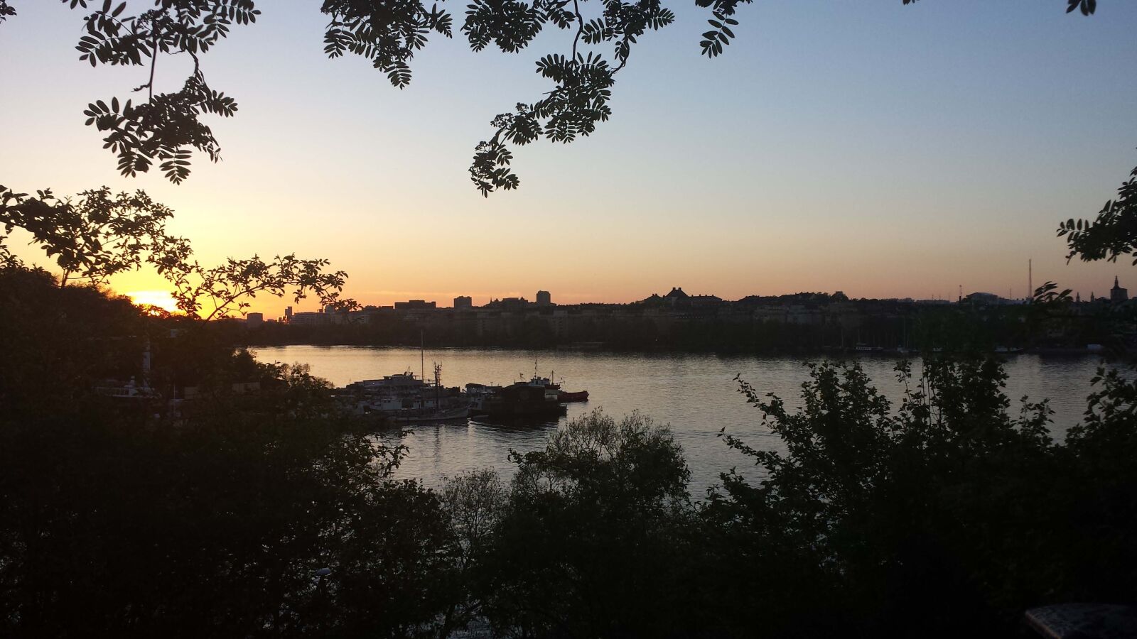 Samsung Galaxy S4 sample photo. Sunset, lake, calm photography
