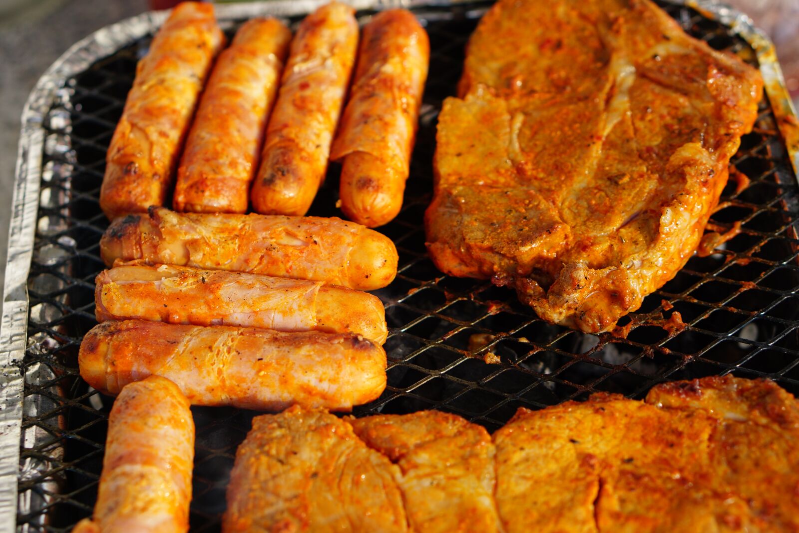 E 50mm F1.8 OSS sample photo. Meat, barbecue, eat photography