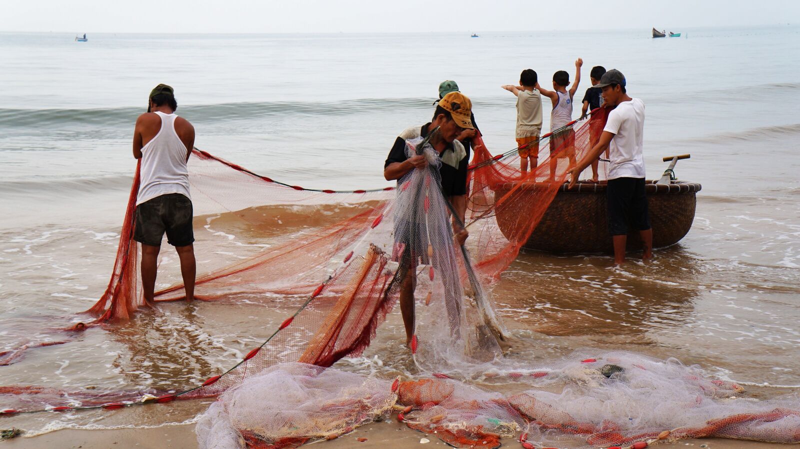 Sony Alpha NEX-F3 + Sony E 18-55mm F3.5-5.6 OSS sample photo. The fishing village, drag-net photography