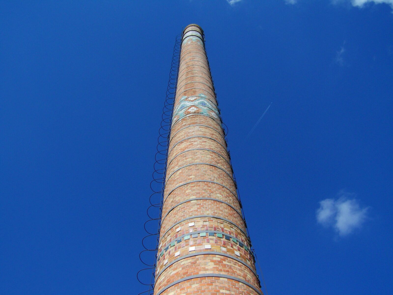 Kodak EASYSHARE ZD710 ZOOM DIGITAL CAMERA sample photo. Chimney, zsolnay factory, blue photography
