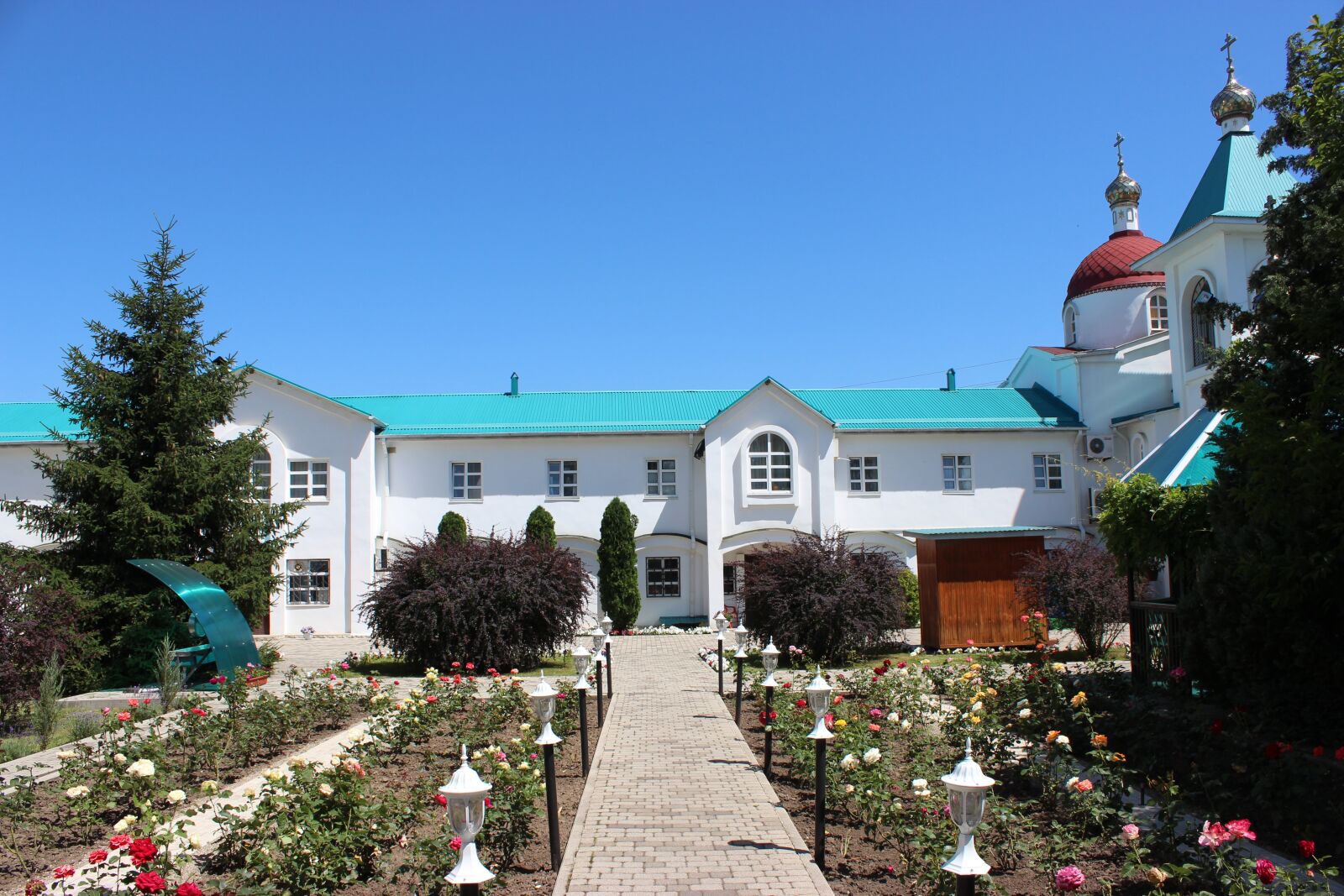 Canon EOS 600D (Rebel EOS T3i / EOS Kiss X5) sample photo. Apsheronsk, russia, monastery photography