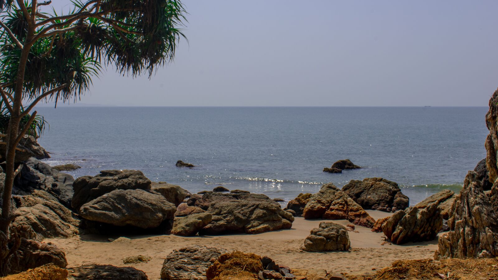 Nikon D3400 sample photo. Beach, rocks, ocean photography
