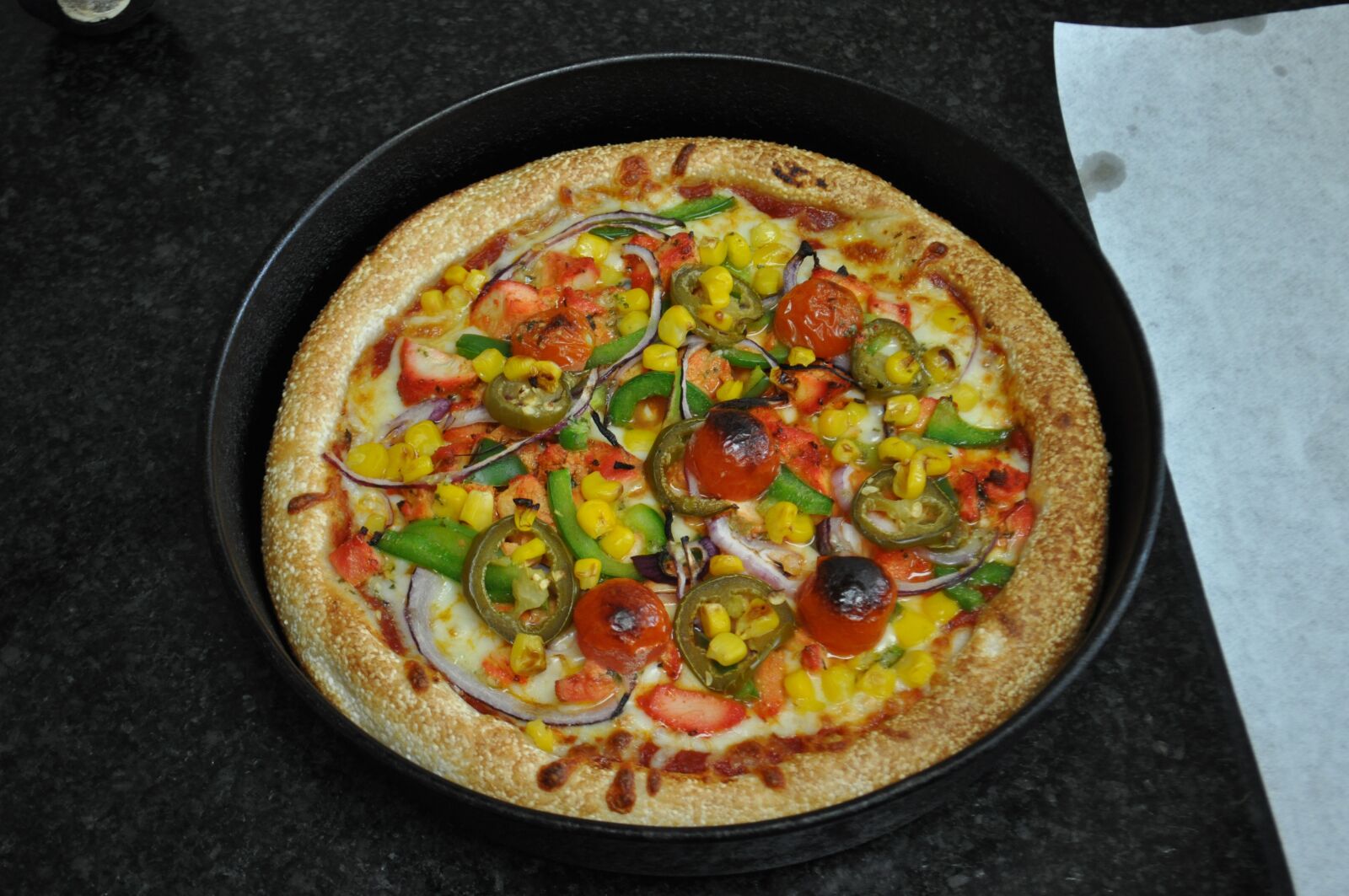 Nikon D5000 sample photo. Pizza, cooked pizza, food photography
