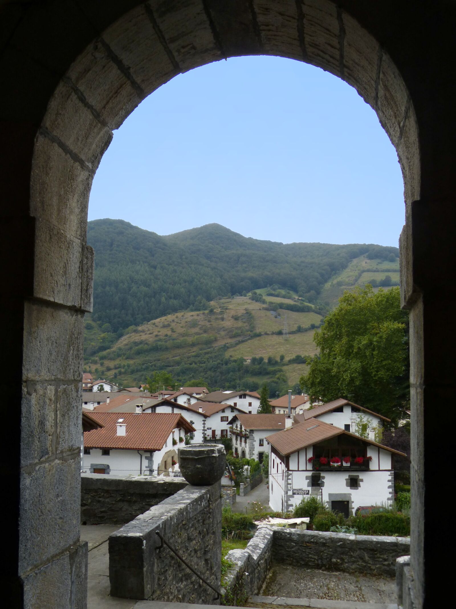 Panasonic DMC-FZ62 sample photo. Window, arc, landscape photography