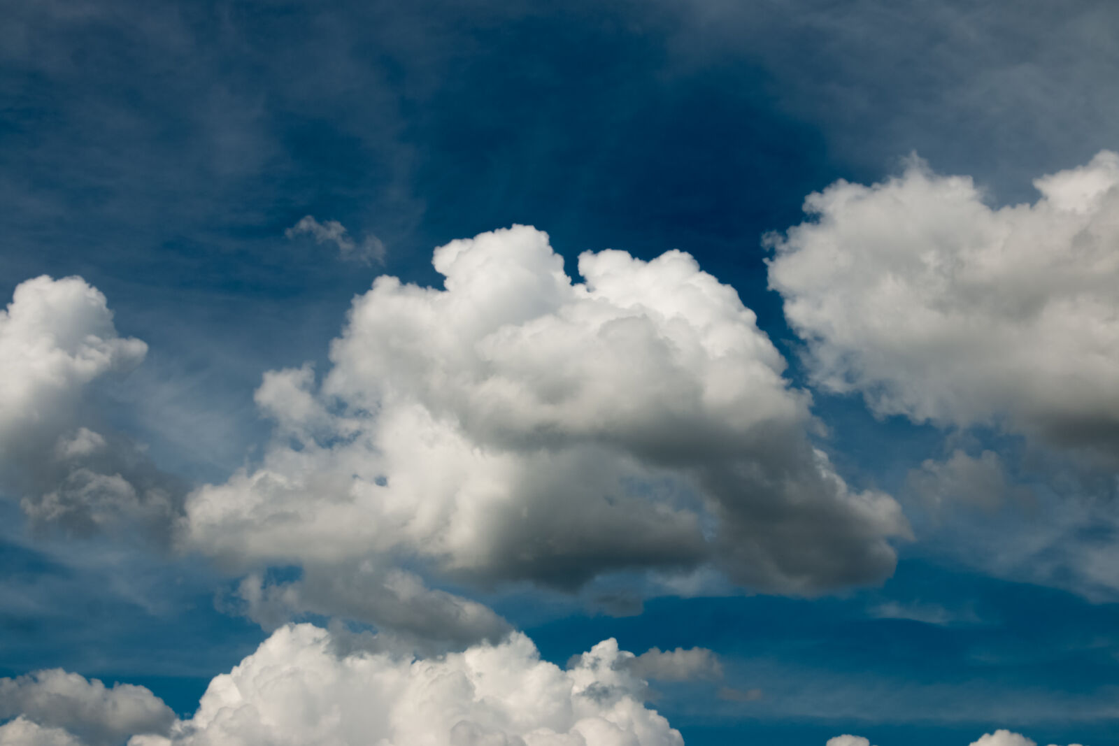 Canon EF 24-105mm F4L IS USM sample photo. Blue, sky, clouds, nature photography