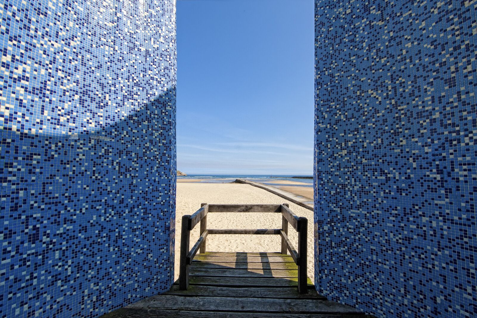 Canon EOS-1Ds Mark III sample photo. Sea, architecture, nu photography