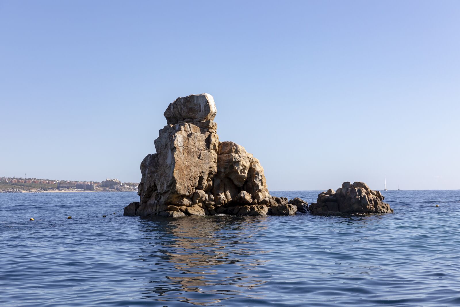 Canon EOS 5D Mark IV + Canon EF 24-70mm F2.8L II USM sample photo. Rocks, beach, cabos photography