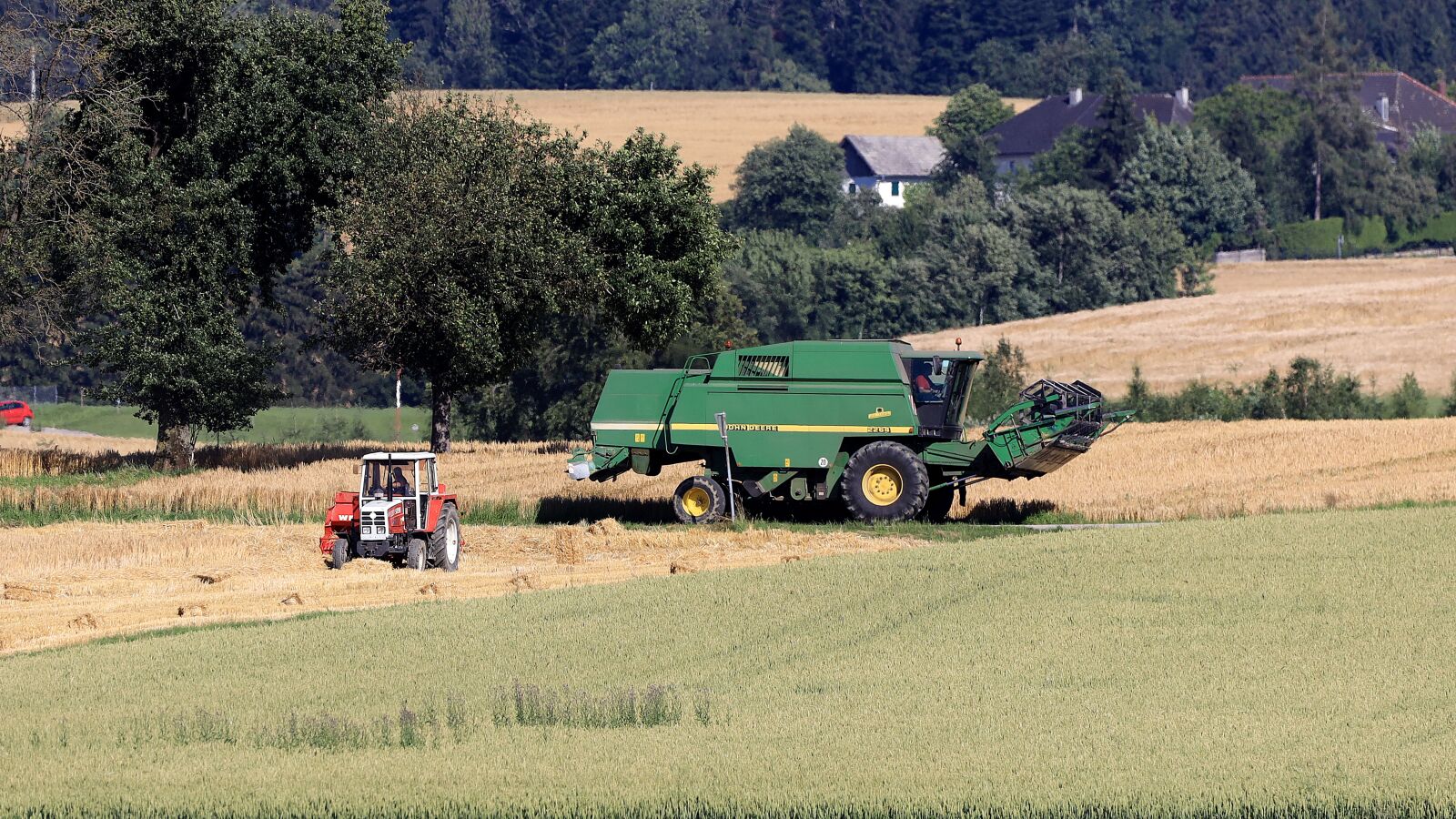 Canon EOS R sample photo. Harvest, tractor, combine harvester photography