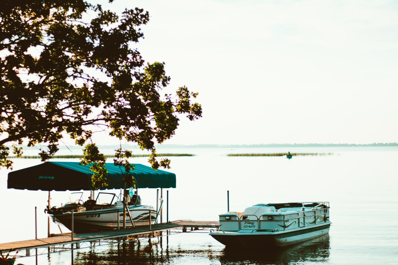 Canon EOS 70D + Canon EF 50mm F1.8 STM sample photo. Lake, boat, water photography