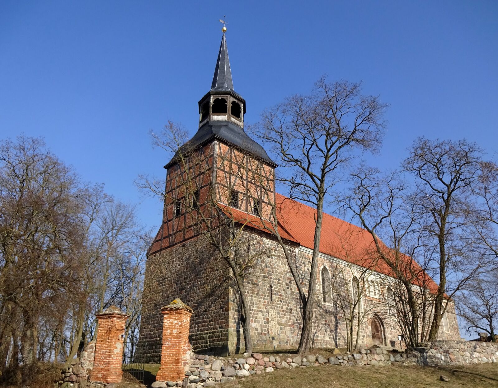 Sony Cyber-shot DSC-WX220 sample photo. Architecture, church, old photography