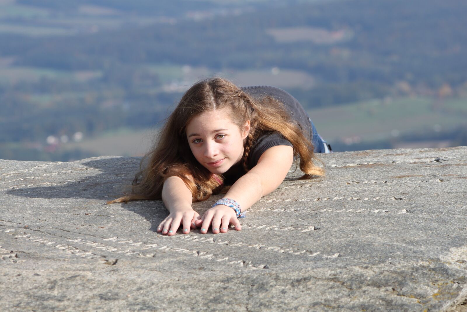 Canon EOS 500D (EOS Rebel T1i / EOS Kiss X3) sample photo. Girl, mountain, abyss photography