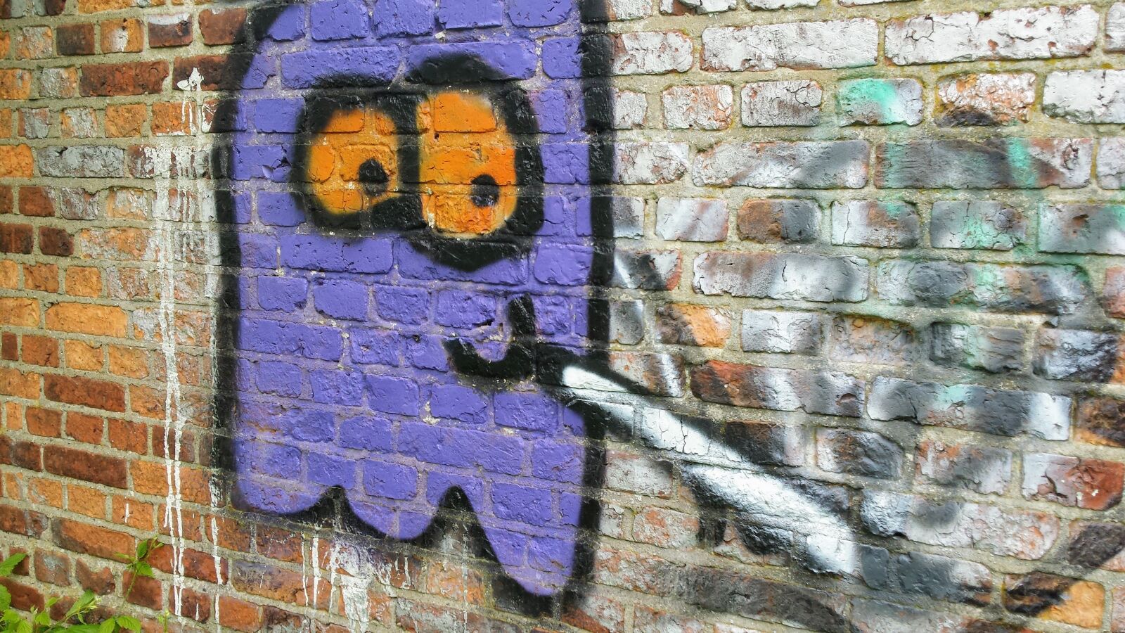 Samsung Galaxy S4 sample photo. Wall, graffiti, ghost photography
