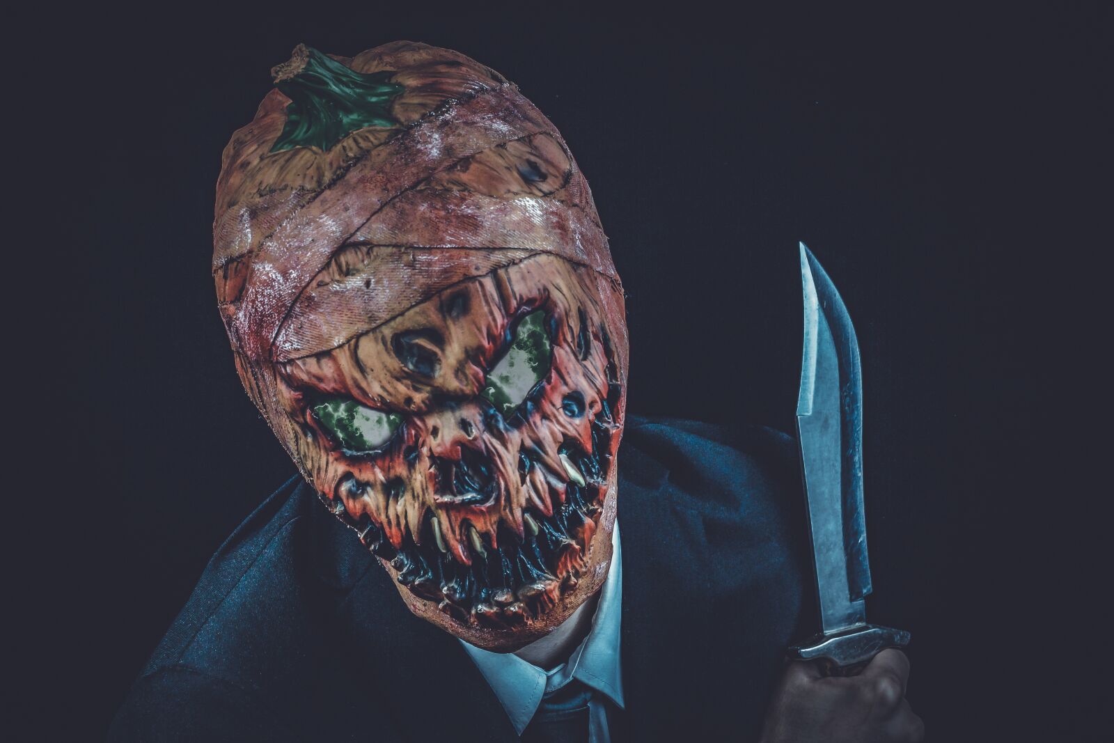 Canon EOS 600D (Rebel EOS T3i / EOS Kiss X5) + Canon EF 50mm F1.8 STM sample photo. Halloween, horror, scary photography