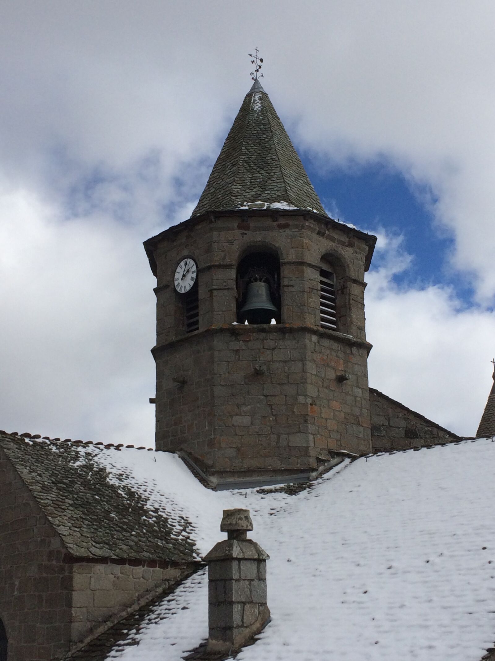 iPhone 5s back camera 4.15mm f/2.2 sample photo. Church, bell tower, winter photography