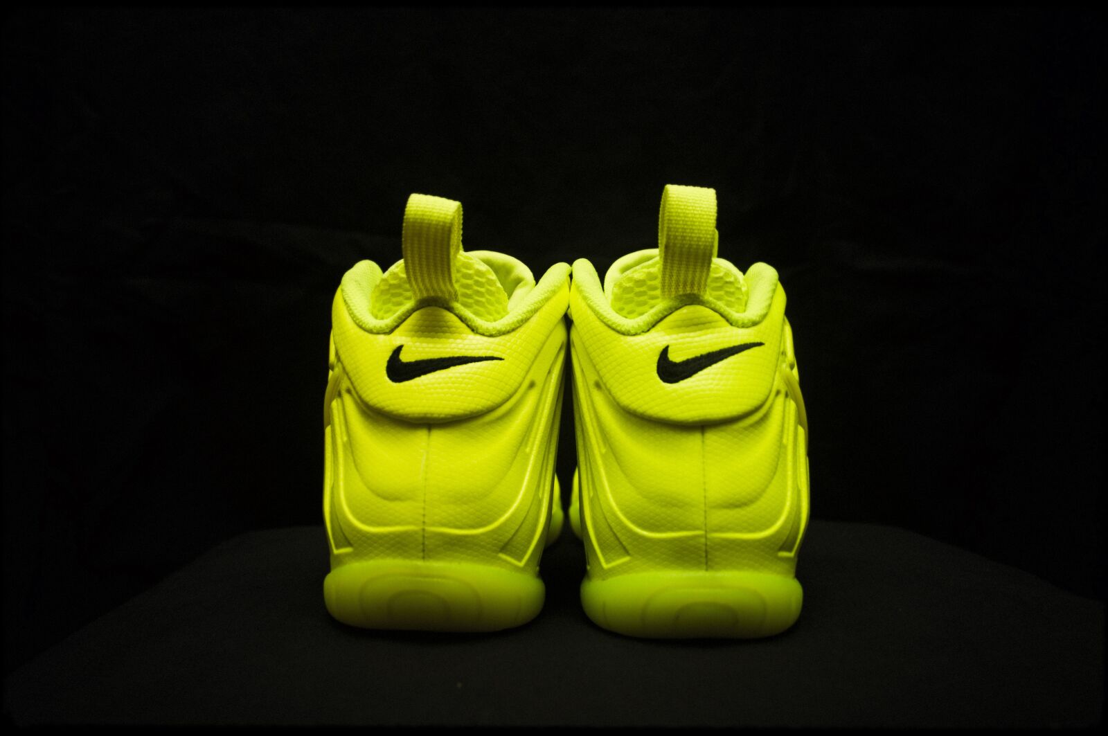 Nikon D90 sample photo. Sneakers, nike, sneakerhead photography
