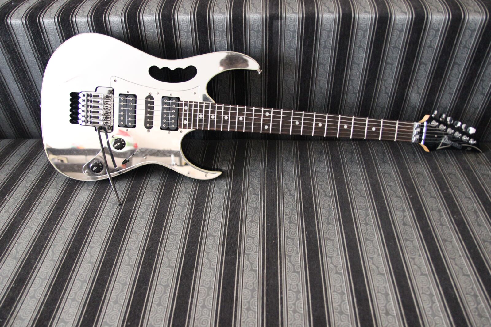 Canon EOS 600D (Rebel EOS T3i / EOS Kiss X5) sample photo. Music, guitar, rock photography