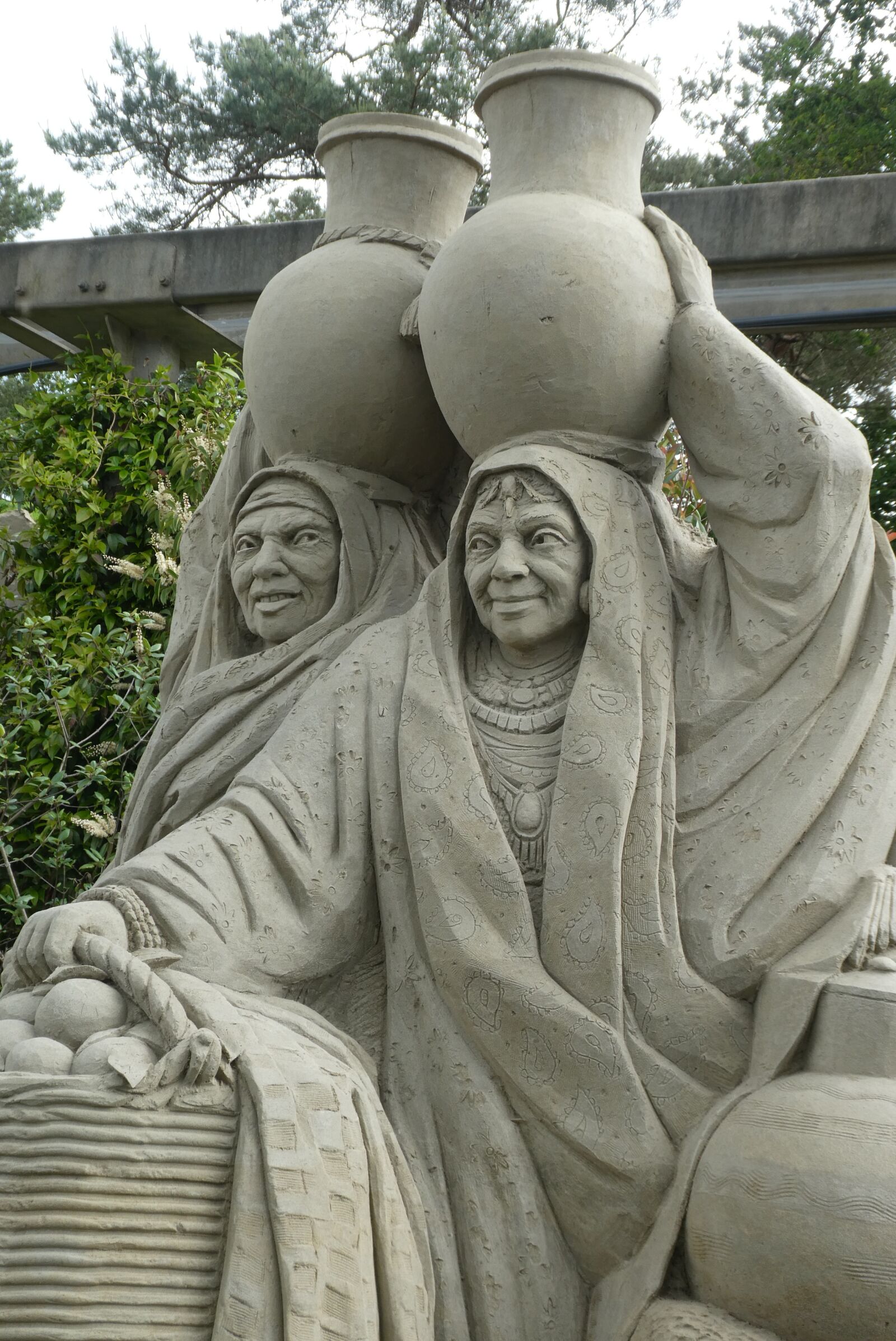 Panasonic Lumix DC-ZS70 (Lumix DC-TZ90) sample photo. Sand sculpture, oriental women photography