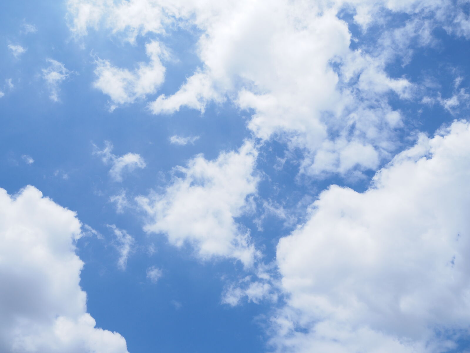 Olympus OM-D E-M10 II sample photo. Blue, blue, sky, clouds photography
